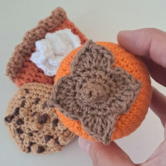 Kürbiskuchen, Schokoladenkekse und Kaki
2