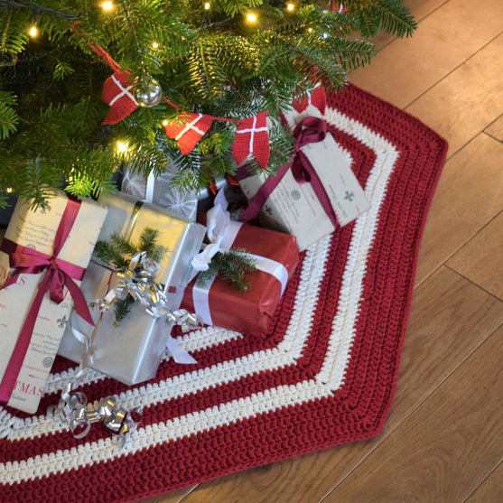 Gehäkelte Weihnachtsbaumdecke - Ribbon
2