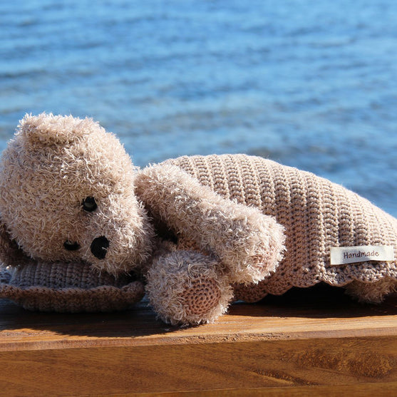 Teddy mit Decke und Kissen - Basse
2
