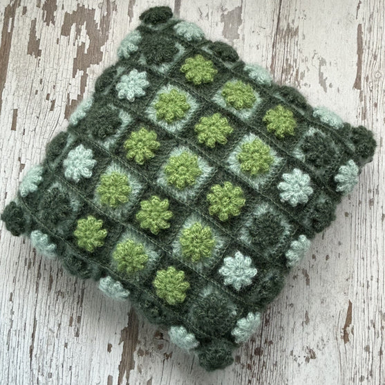 Magischer Garten - Teil eines Kissens
2