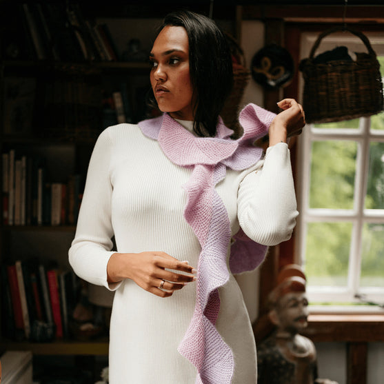 Undulate - Fächerschal mit Krausrippen
6