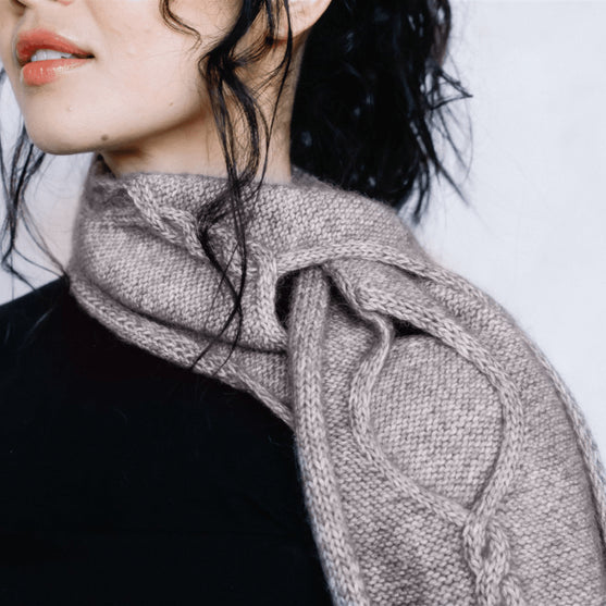 Isley - Zopfschal mit Ajourmuster
5