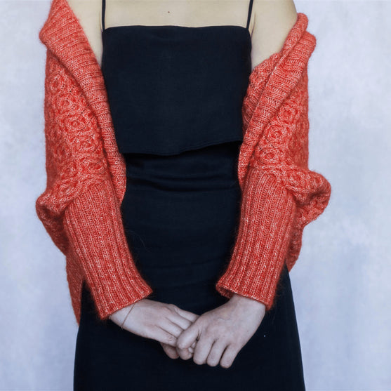 Vatra - Shrug mit Zopfmuster
6