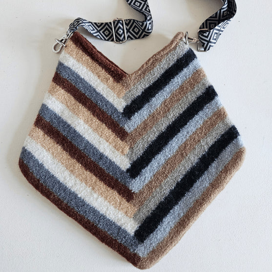 Layer-On-Layer - Gefilzte Tasche
5