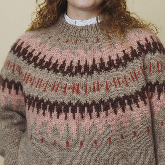 Dorthea - Pullover mit Rundpasse
7