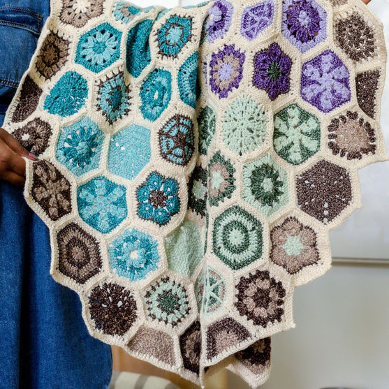 Aura - Motivdecke - #FrostandBloomCAL
7