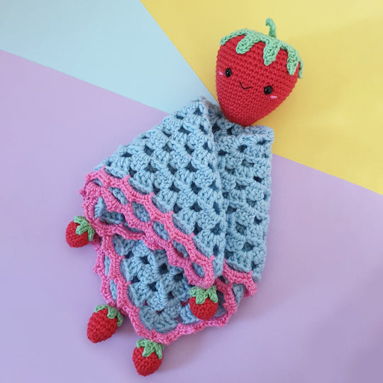 Kawaii Erdbeer-Schmusetuch
