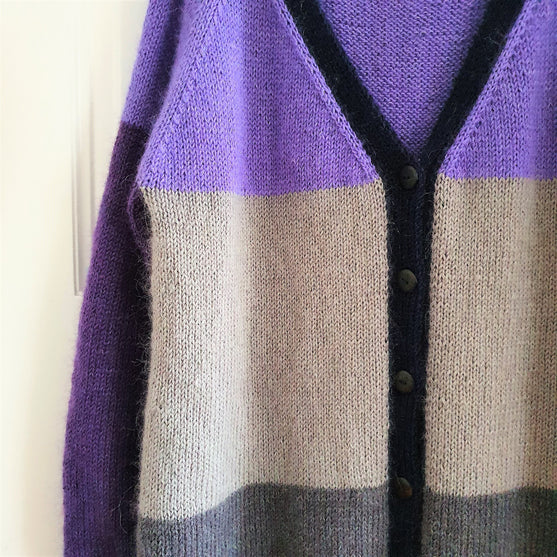 Brede Striber - Langer Cardigan
3