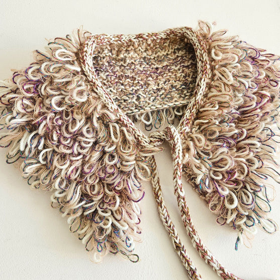 Den Glade Krave - Zierkragen mit Schlaufenmaschen
2