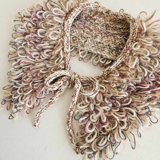 Den Glade Krave - Zierkragen mit Schlaufenmaschen
4