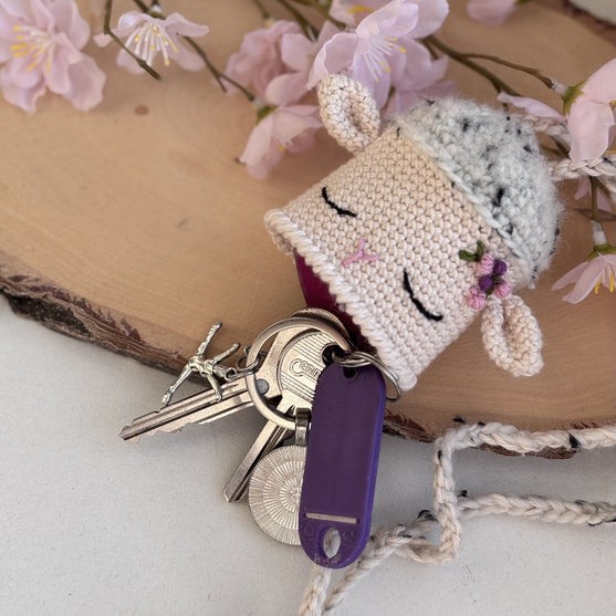 Häschen Lucky und Schaf Amelie – Schlüsselcover
3