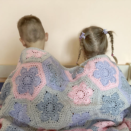 Cozy Hexi Flower - Decke
4