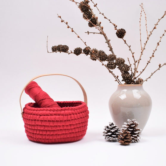 Ribbon Weihnachtskorb mit Lederhenkel
2