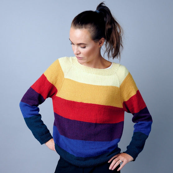 June Regenbogen Pullover
7