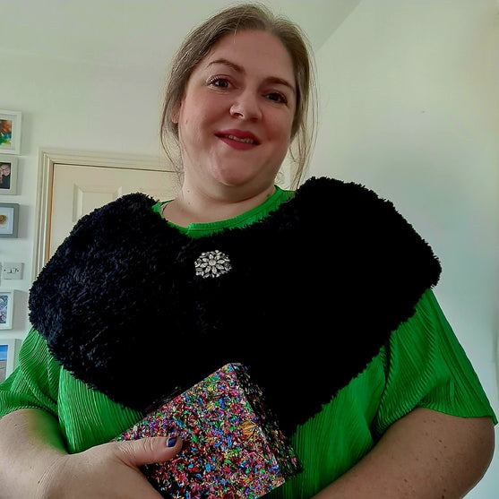 The Snug Bug Shrug - Schal
3