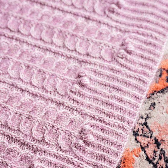 

Muse Shawl - Strukturiertes Dreieckstuch
9