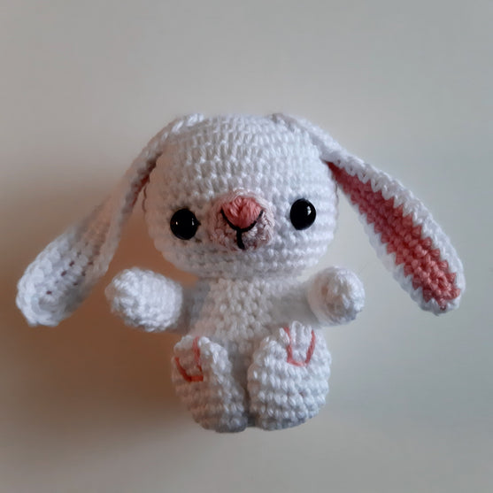 

Hermut - Osterhase mit Körbchen
2