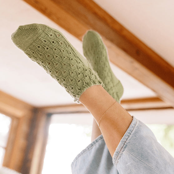 

Rosmarino - Kurze Socken mit Lochmuster
4