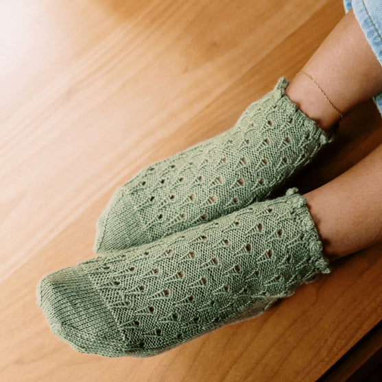 

Rosmarino - Kurze Socken mit Lochmuster
6
