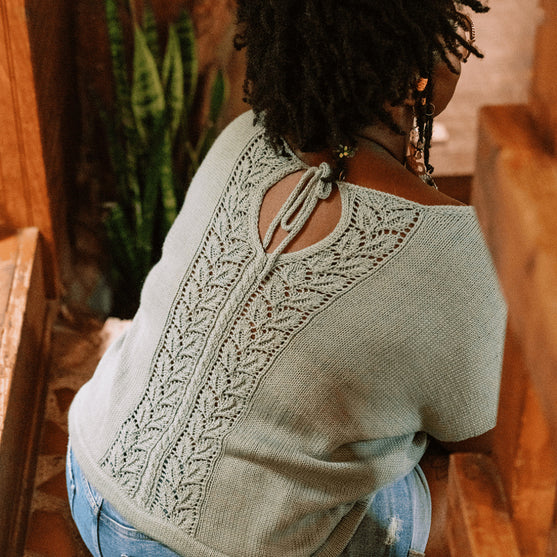 

Floreale Top - Top mit Spitzeneinsatz hinten
2