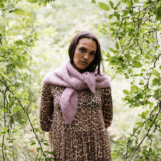 

Muse Shawl - Strukturiertes Dreieckstuch
2
