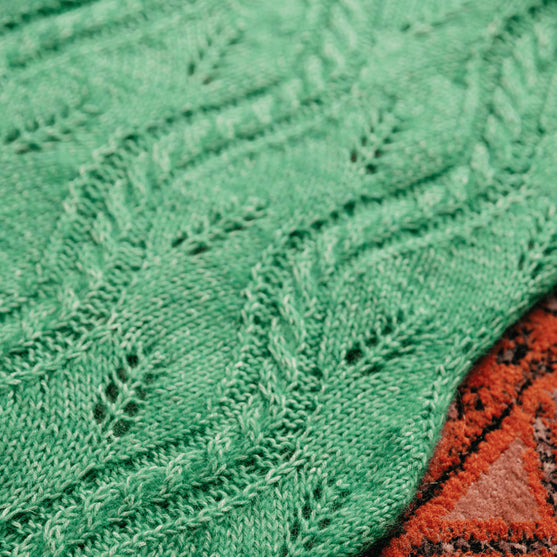 

Hiedra Shawl - Wrap mit Blattmotiv
8