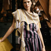

Calendula Shawl - Wrap mit Noppen und Fransen
1