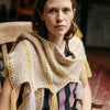 

Calendula Shawl - Wrap mit Noppen und Fransen
2