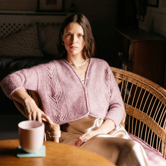 

Antanilla - Lochmuster-Cardigan
2