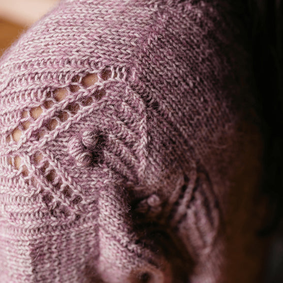 

Antanilla - Lochmuster-Cardigan
3