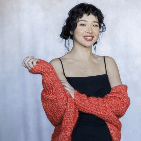 

Vatra - Shrug mit Zopfmuster
4