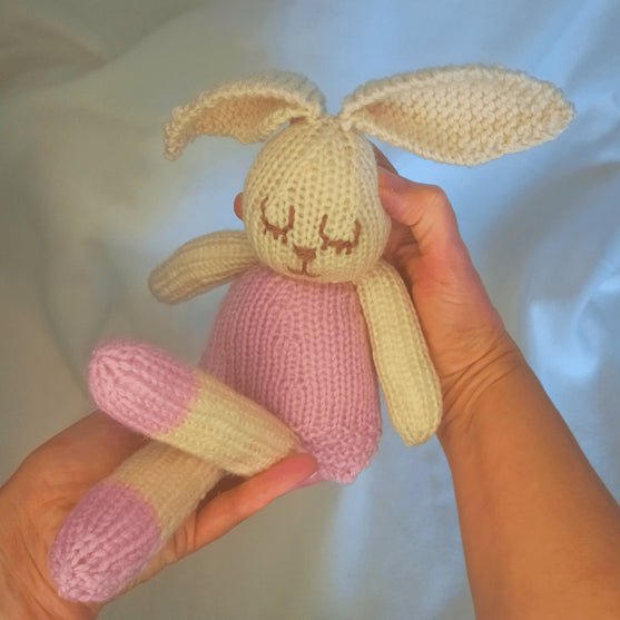 

Bessie Bunny - Stofftier
4