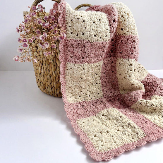 

Heirloom Bloom - Babydecke
1