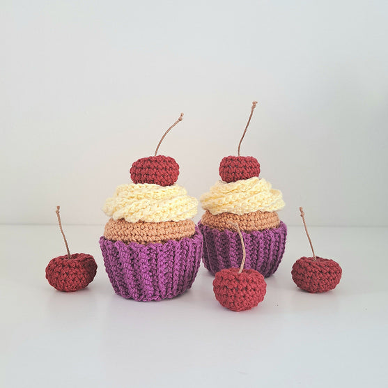 

Cupcakes mit Kirschen
1