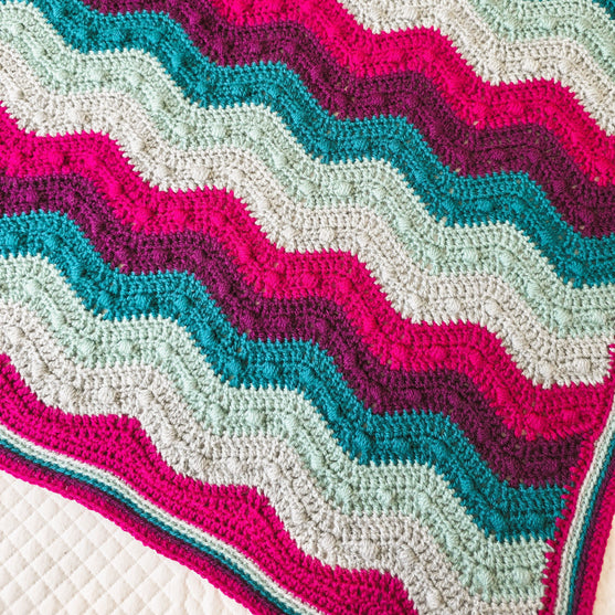 

Gentle Ripples Bobble - Decke
4