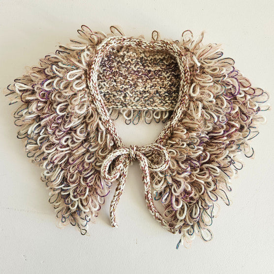 

Den Glade Krave - Zierkragen mit Schlaufenmaschen
5