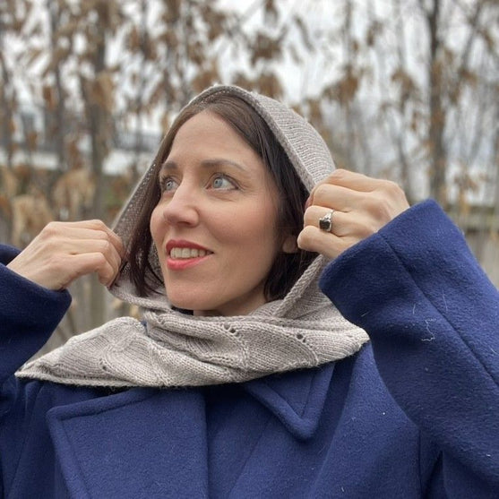 

Windswept - Kapuzenschal
4