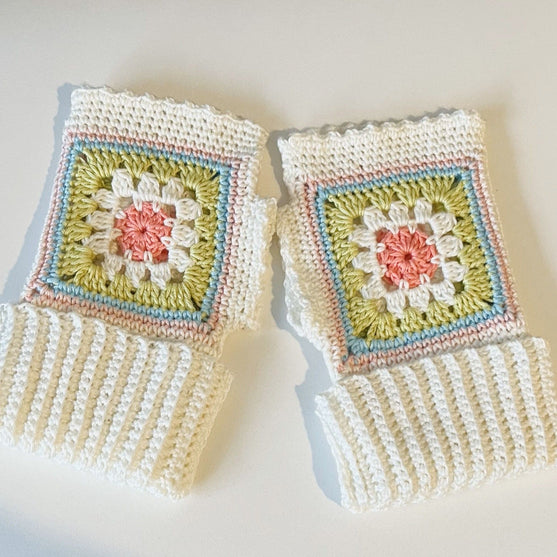 

Dahlia - Fingerlose Handschuhe
4