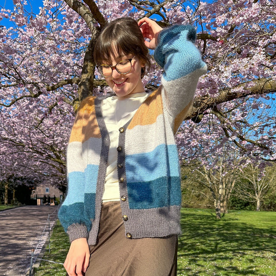 

Brede Striber - Kurzer Cardigan
1