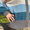 

Brede Striber - Kurzer Cardigan
6