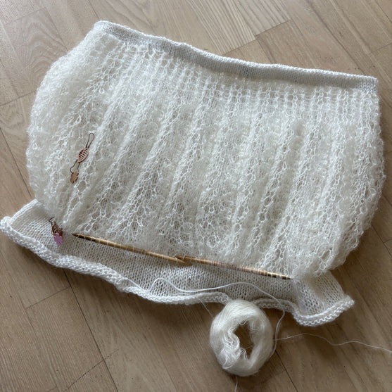 

Falling Leaves - Rock
7