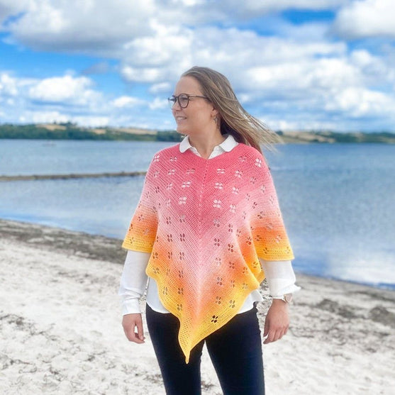 

Flying Flowers - Poncho
1