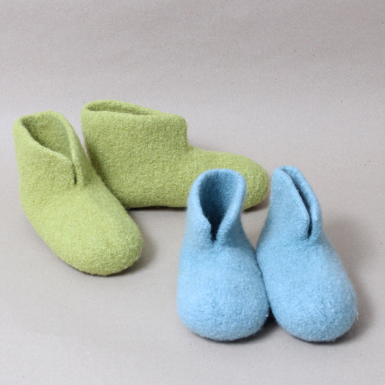 

Chip - Gestrickte Kinderhausschuhe
1