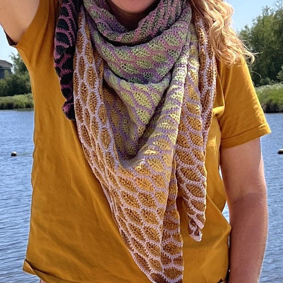 

Garden of Honey - Schal
1