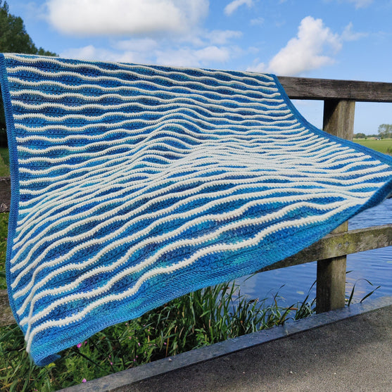 

Dancing Waves Crests - Decke
3