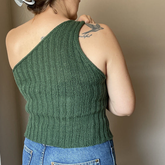 

Easy One Shoulder Top - Sommertop
3