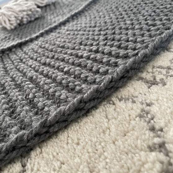 

Festive Tassels - Weihnachtsbaumdecke
2