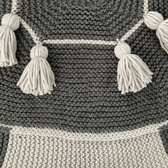 

Festive Tassels - Weihnachtsbaumdecke
3