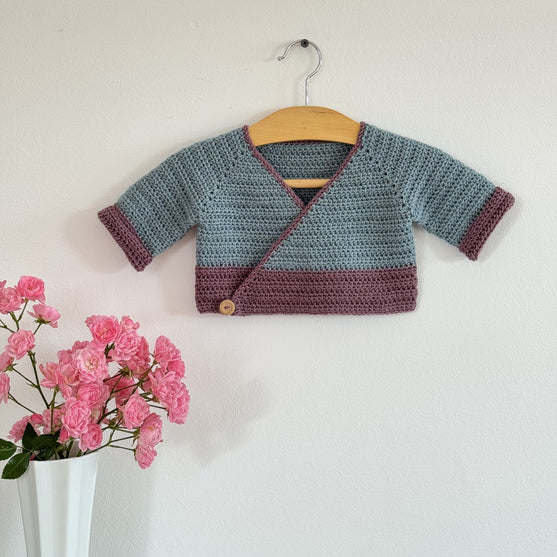 

Little Darling - Baby-Cardigan
5