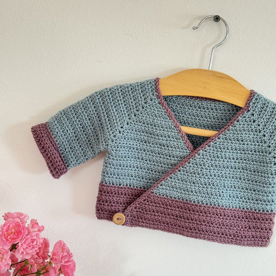 

Little Darling - Baby-Cardigan
4